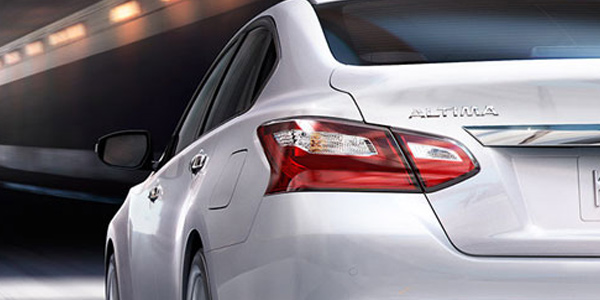nissan-altima-taillights