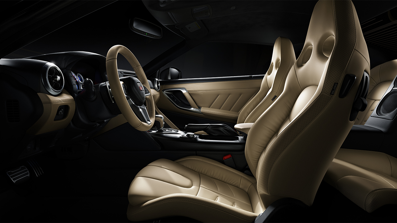 2017-nissan-gtr-semi-aniline-leather