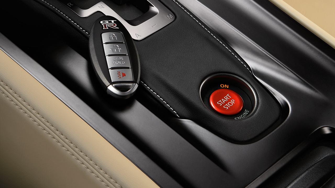 2017-nissan-gtr-nissan-intelligent-key