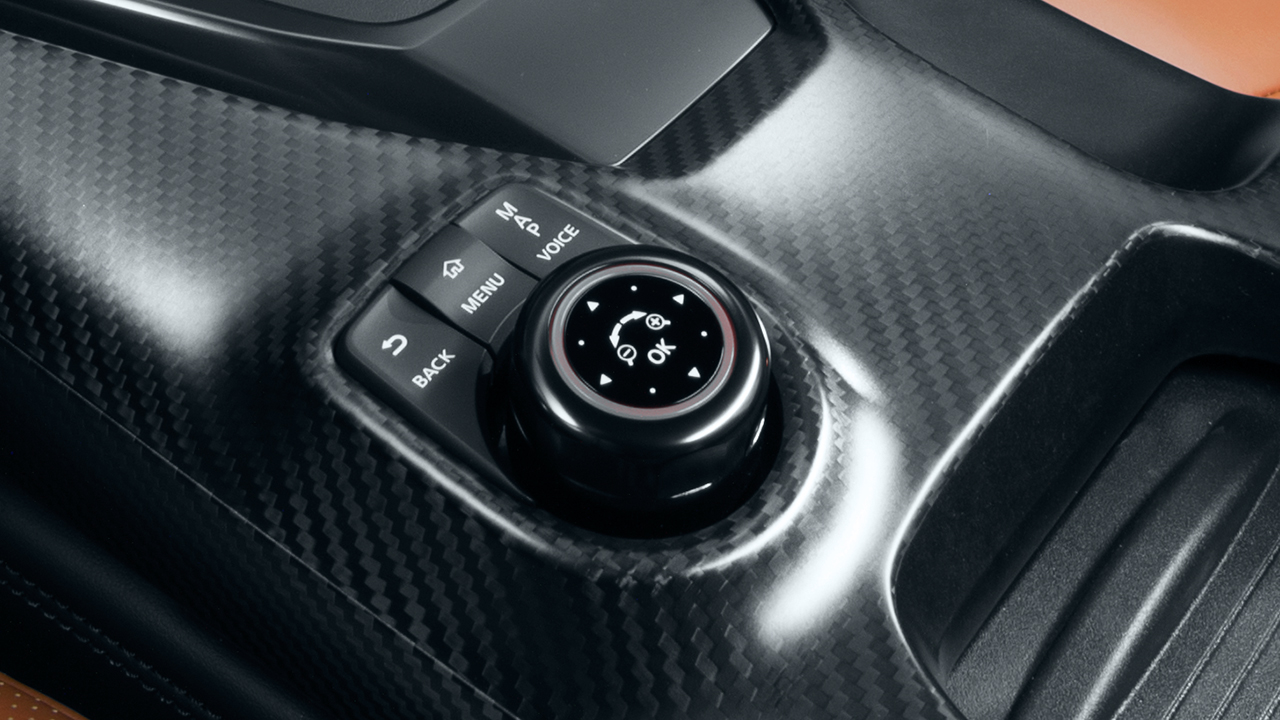 2017-nissan-gtr-new-display-commander