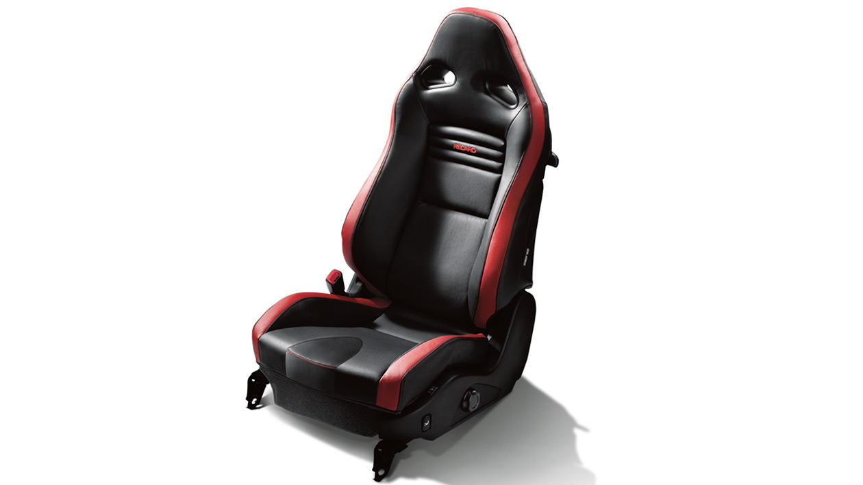 MY17-GTR-Track-Edition-FrontSeat-