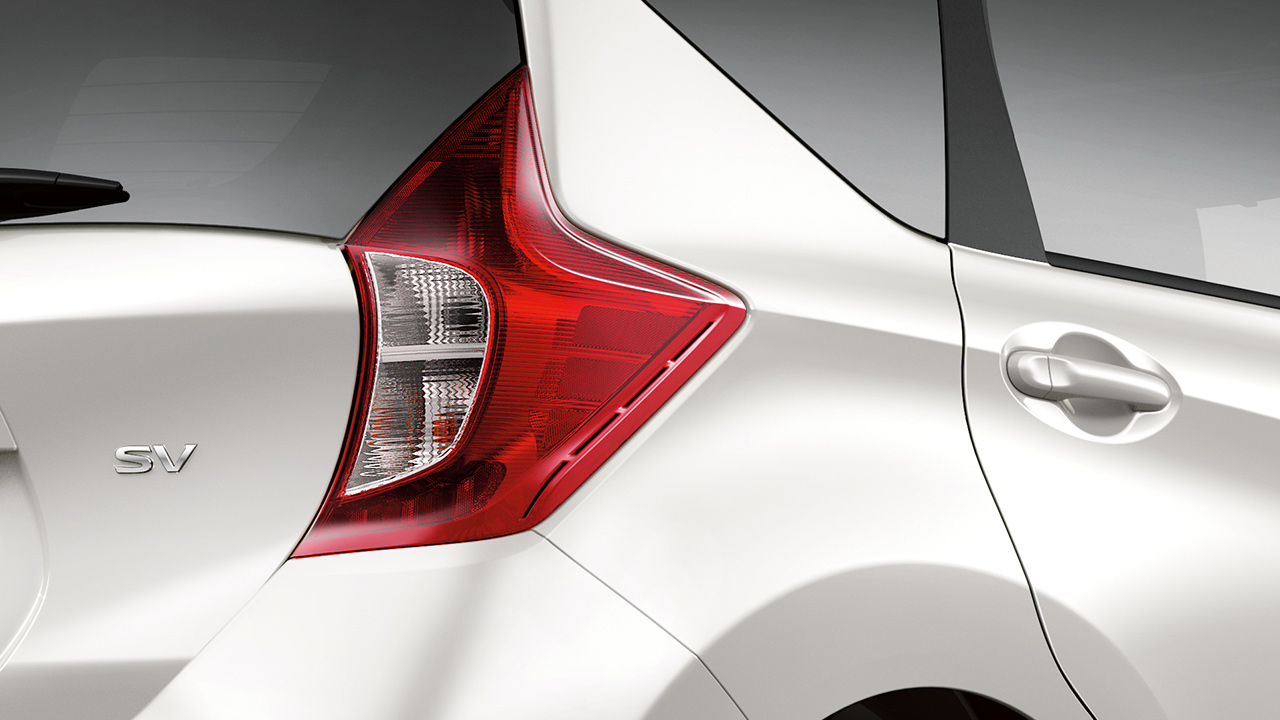 2017-nissan-versa-note-tail-lamps-1