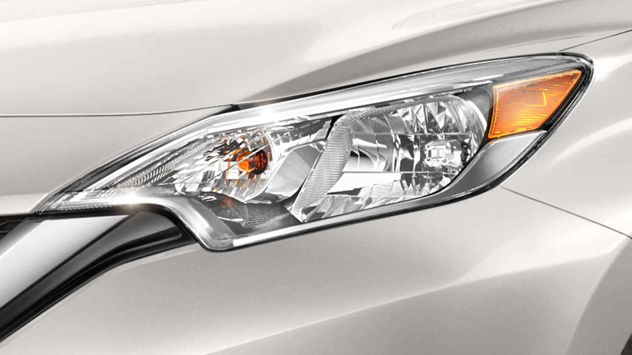 2017-nissan-versa-note-head-lamps-1