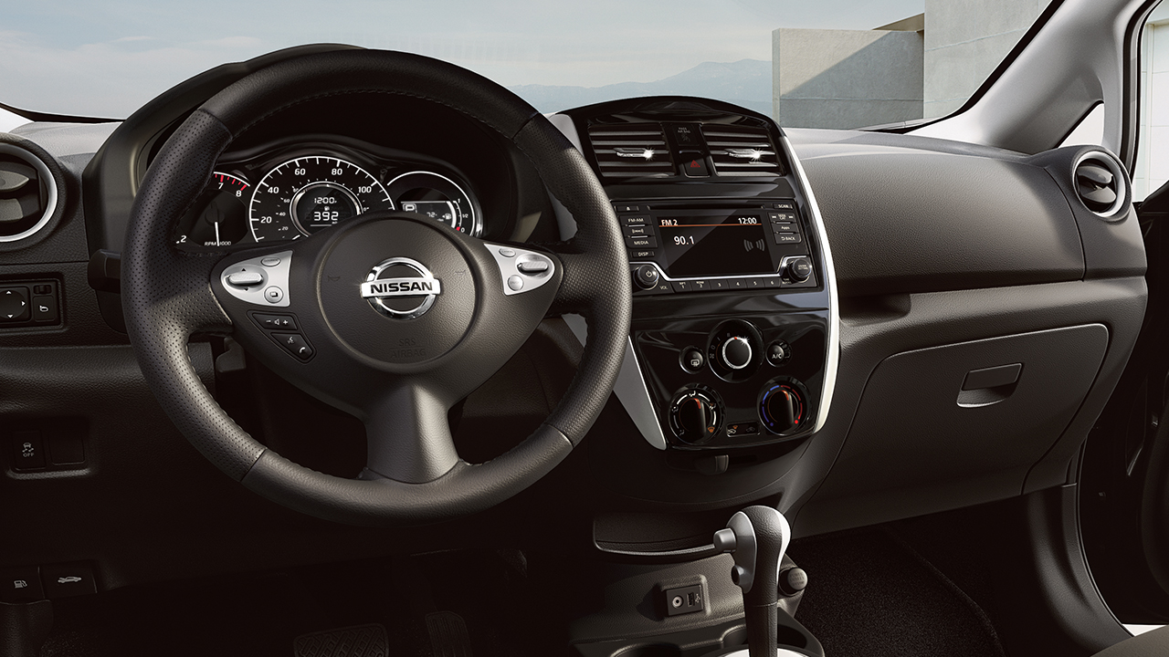 2017-nissan-versa-note-steering