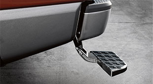 2017-nissan-titan-bumper-step-assist