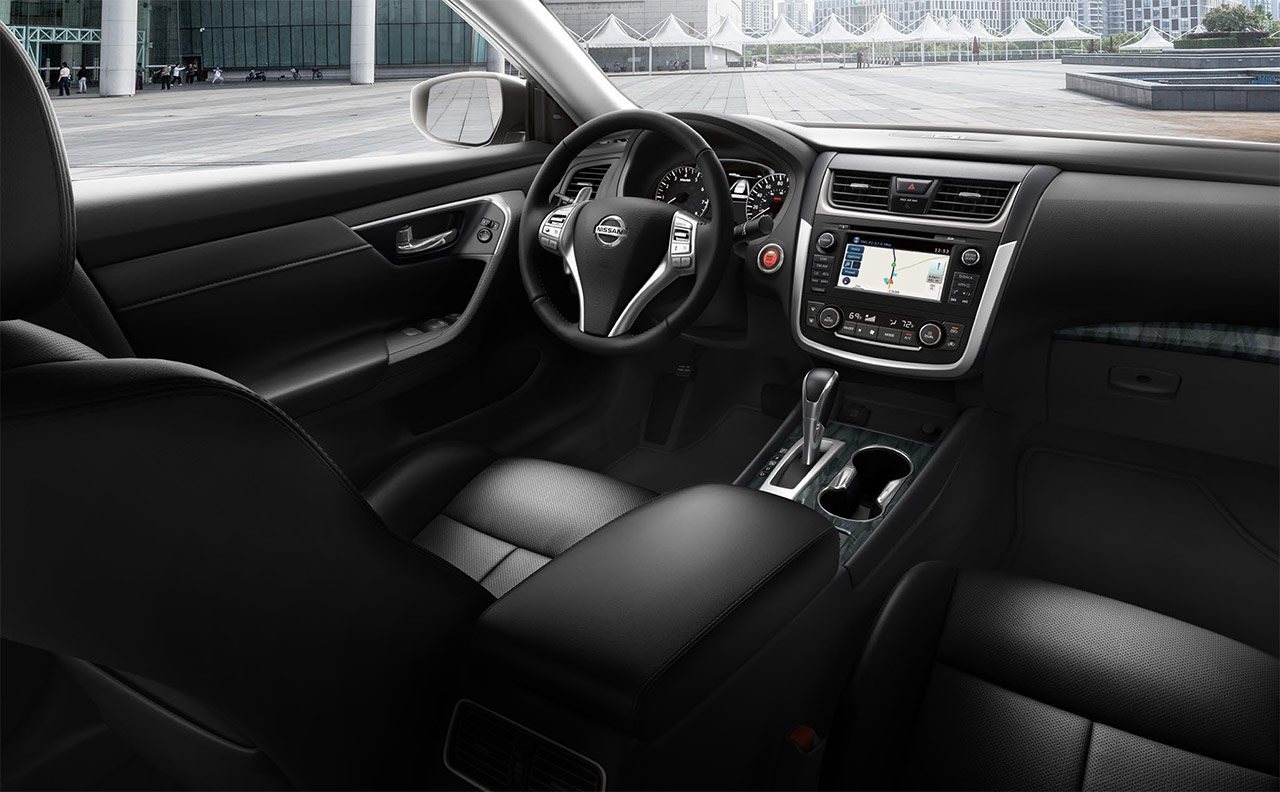 2017-altima-more-interior