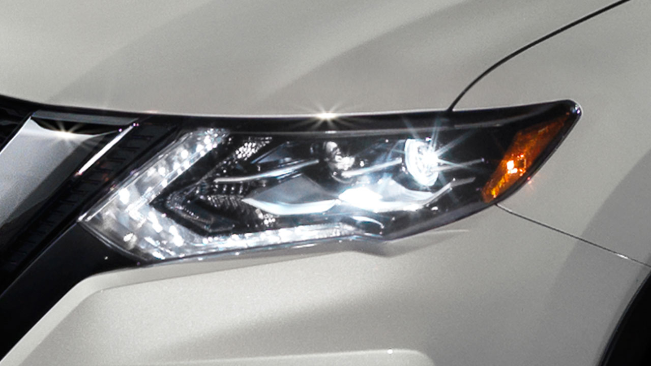 2017-nissan-rogue-led-headlights