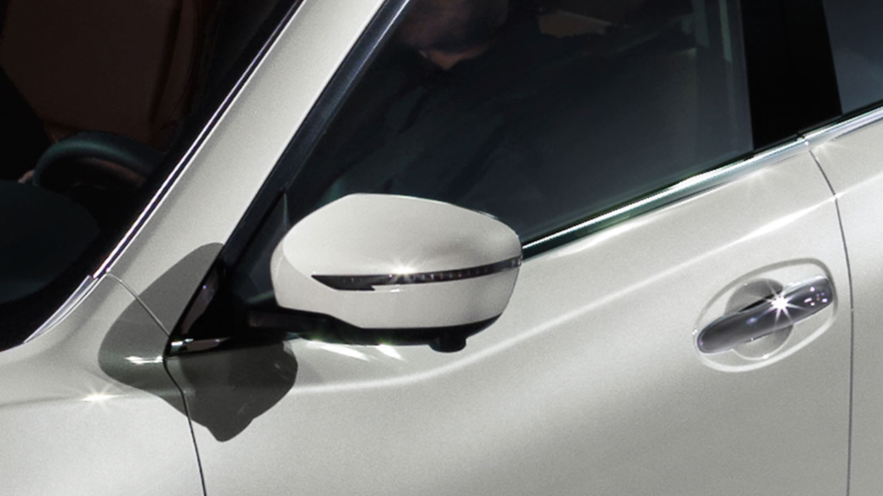 2017-nissan-rogue-power-heated-mirrors