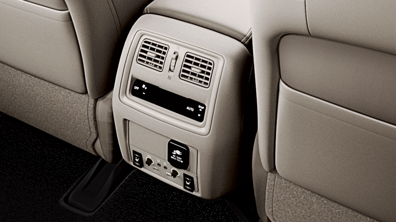 2017-nissan-pathfinder-rear-heated-seats