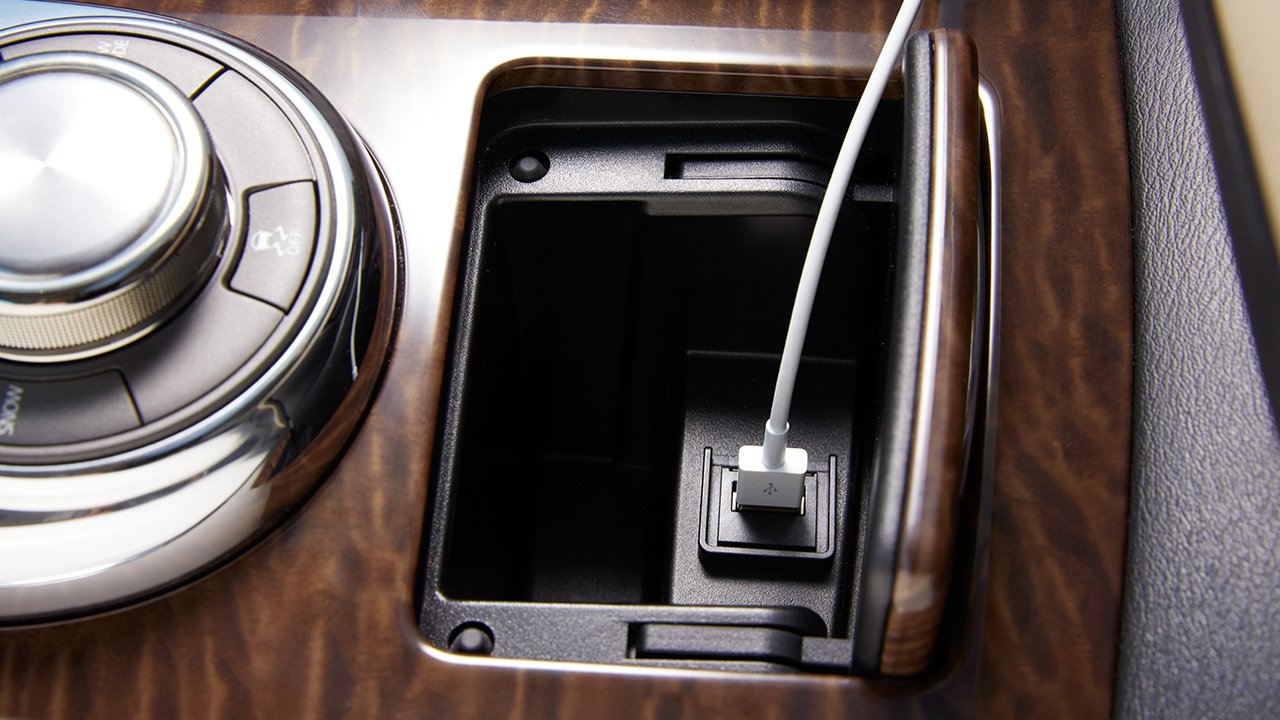 2017-nissan-armada-usb-connection-large